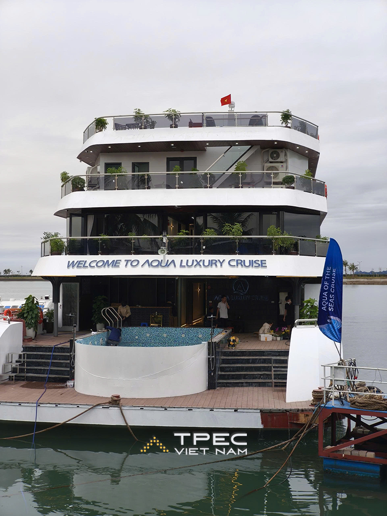 Du thuyền Aqua Luxury Cruise neo bến vịnh Hạ Long, nơi lắp đặt thang máy Thiên Thành Phát