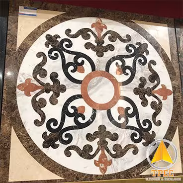 Mẫu sàn thang máy ghép đá marble hoa văn tròn đối xứng, nền be viền nâu đen sang trọng