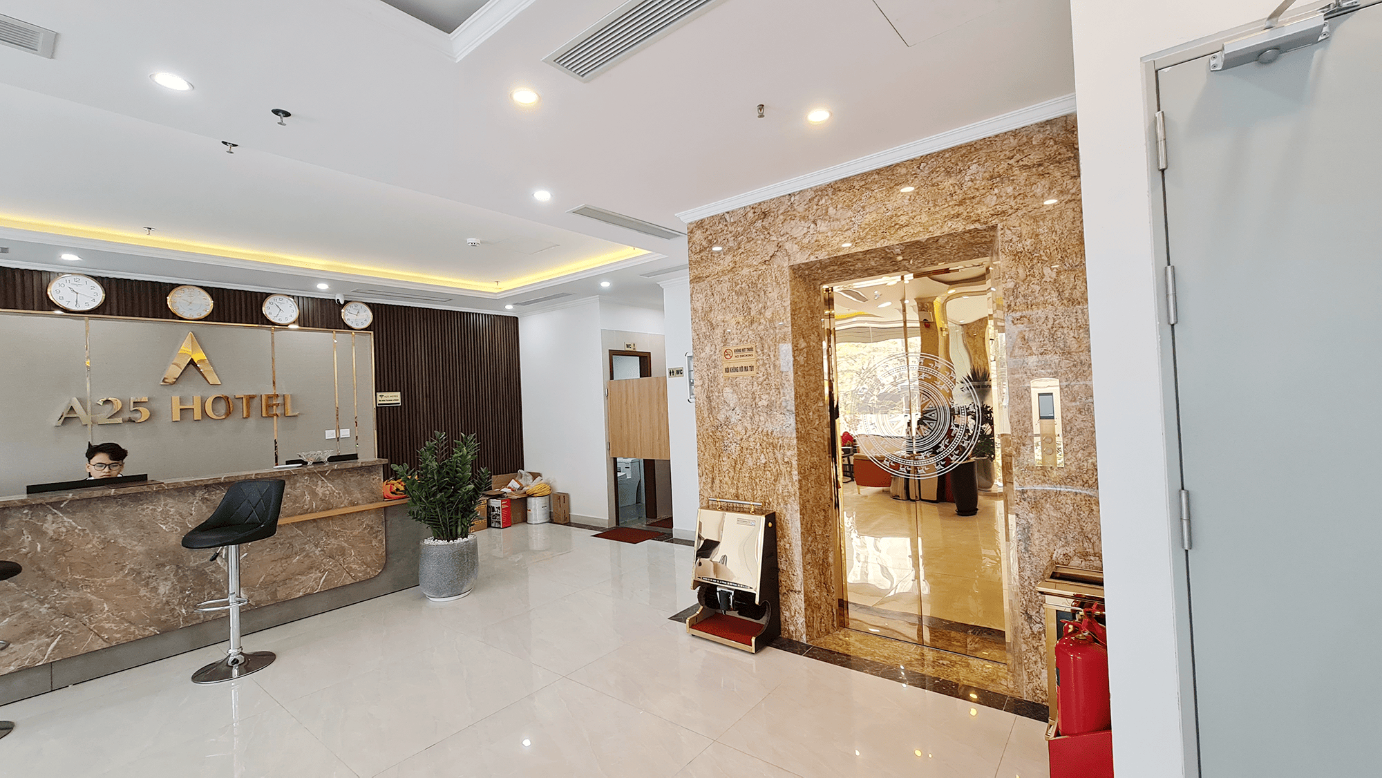 Thang máy tải khách