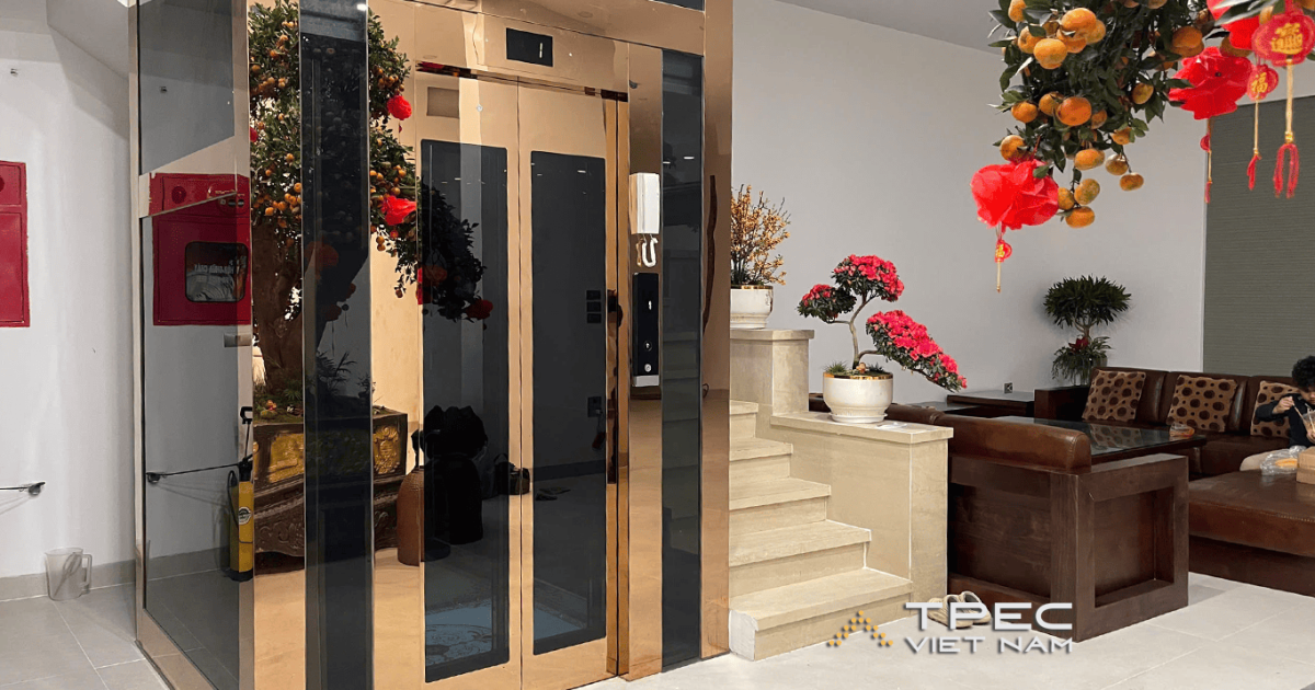 Thang máy kính - Khung ốp Inox gương đồng thể hiện đẳng cấp