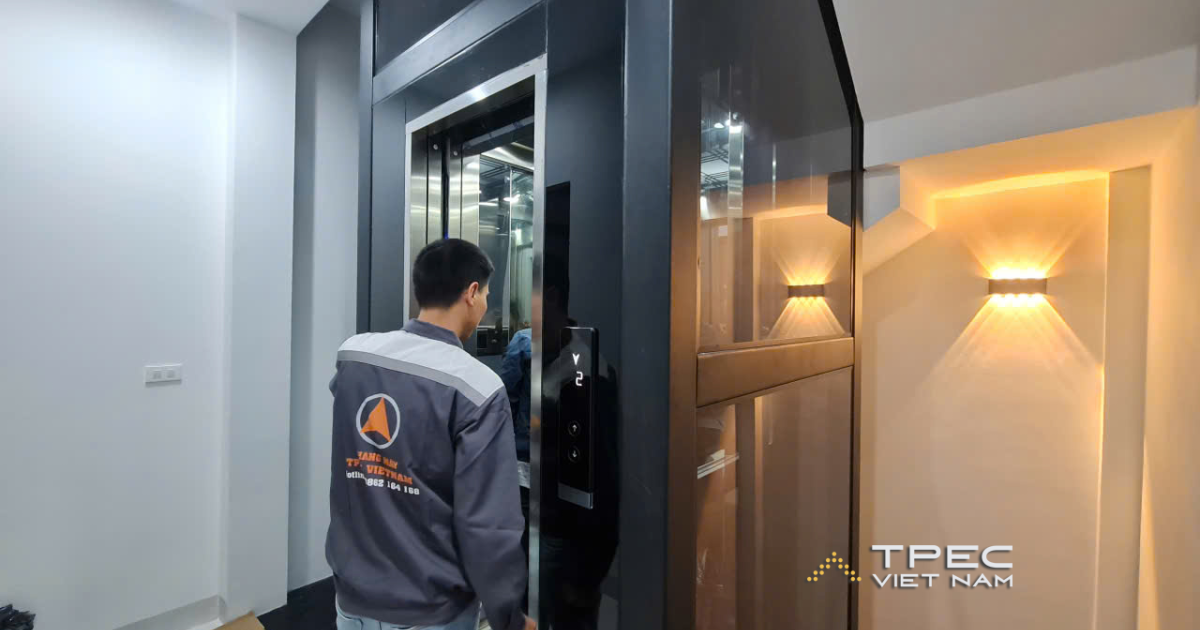 Lắp đặt thang máy kính cho nhà phố 7 tầng tại Hà Đông