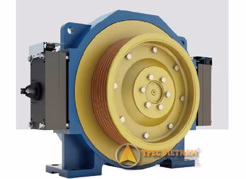 Động cơ thang máy Fuji thực tế với thân máy màu xanh dương và puly cáp vàng